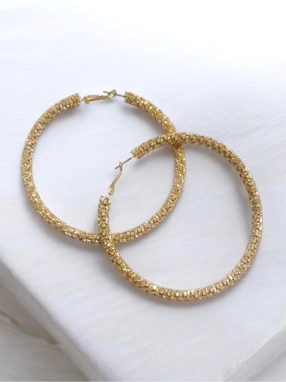 🔥🔥🆕Sparkly Gold Hoop Earrings - Picture 4 of 4